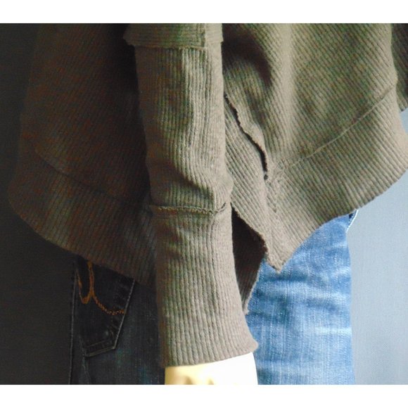 Free People NWT Charcoal Gray Ribbed Hi Lo Raw Hem Turtleneck Top Sm - Picture 4 of 10